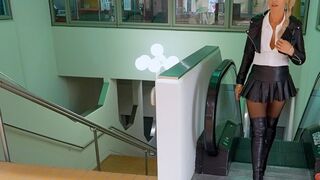 Daynia braucht dringend eine Sperma Fresse nach dem öffentlichen Public Fick