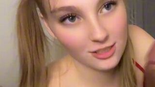 KleineMaja lässt sich die süße Muschi von einem BBC zerficken