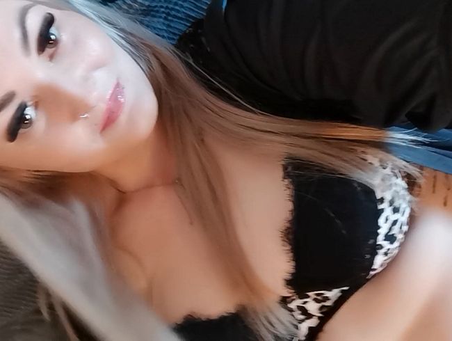 Alex-Blond traut sich endlich! Ihr 1.Mal Muschi fingern