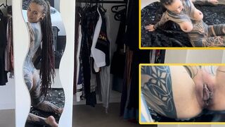 Aja-Moon zeigt ihre neue Intimfrisur und squirtet dabei