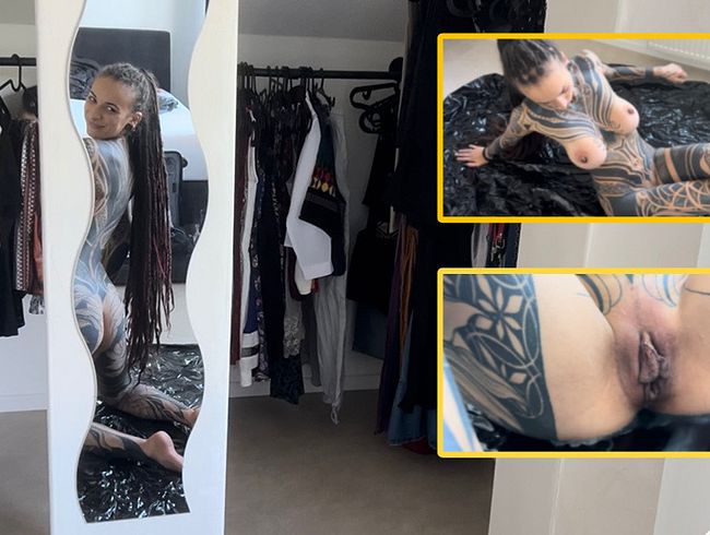 Aja-Moon zeigt ihre neue Intimfrisur und squirtet dabei