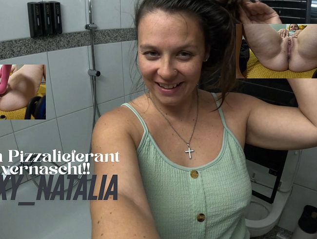 Sexy_Natalia erlebt geile Orgasmen mit dem Pizza Lieferanten