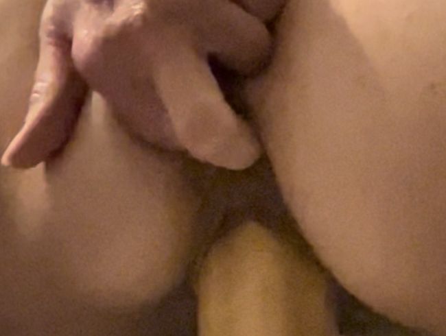 Creamybunny @ beide Löcher stopfen mit Fingern und Dildo