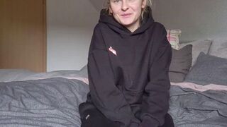Melly-4-You @ Ich zeige mich zum 1. Mal nackt im Internet