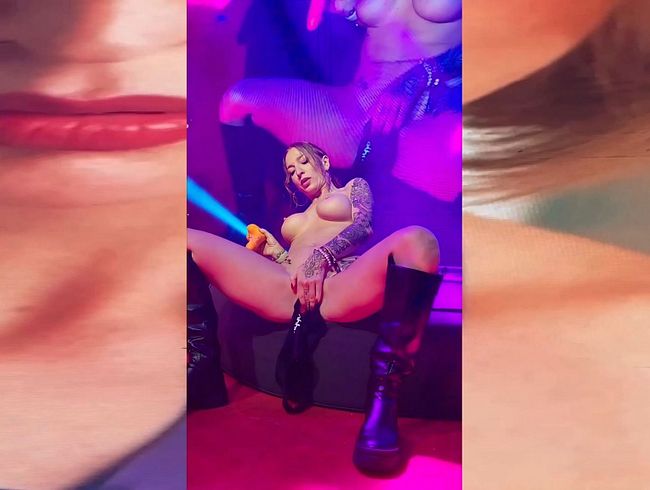 Venus Berlin 2025: Nackt auf der Bühne und die geile Menge unter Kontrolle mit Sexy Rachel