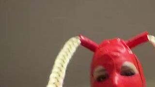 SophieFoxx666 @ Titten einölen und danach seinen Schwanz reiten