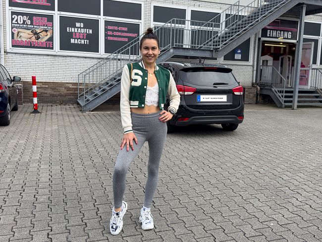 FSK 21+ Fisting-Weltpremiere - Jenny Stella wird zum allerersten Mal von einem Mann gefistet und komplett zerstört