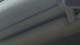 Nessidivine @ Heiße Milf im Auto ist notgeil und spielt an ihren Titten