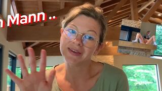 Hot_Angel ist allein auf der Baustelle