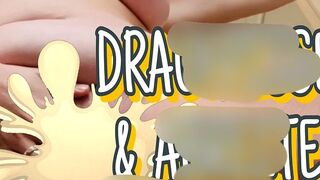 xxxbigboobslayla pisst drauf beim Arbeiten