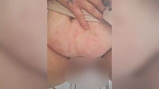 Nassefotze-30 pisst ins Klo