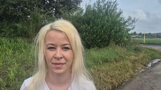 SexyJenJen pisst in die Botanik