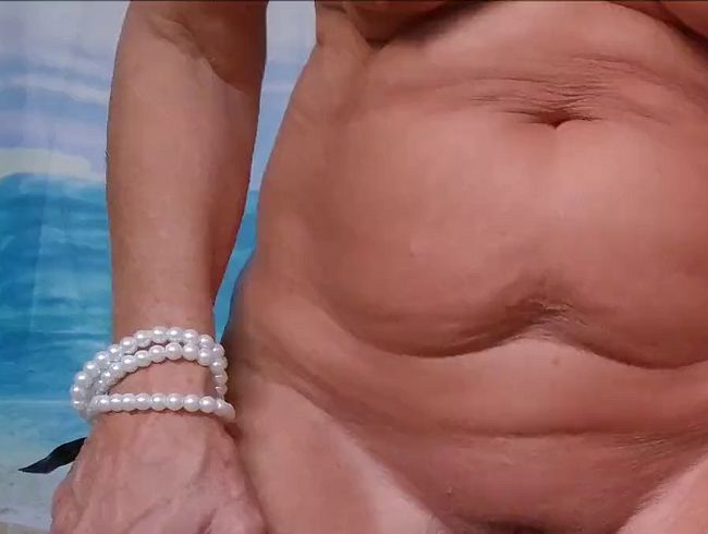 ibiza-lady pisst einen Schwanz an