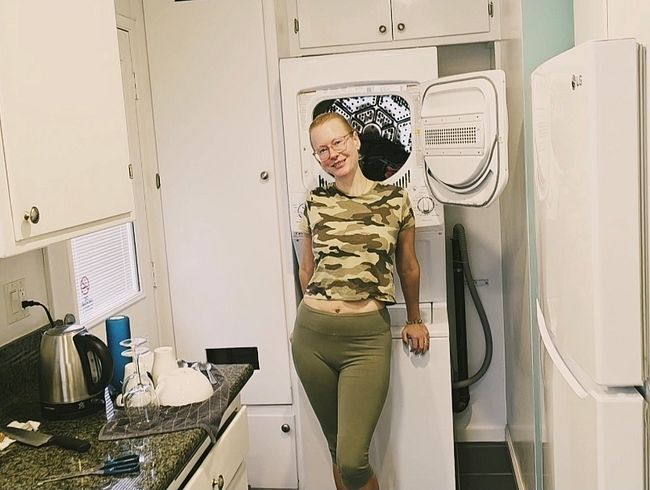 Doppelter Cumshot für die notgeile Nachbarin (blonde-hexe)
