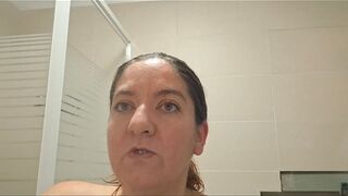 Josy Rose @ Netzstrümpfe und Pussy zeigen