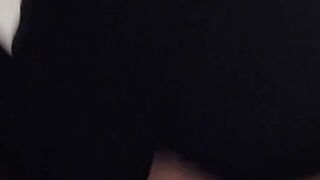Lou-ShayenneVolpe erlebt geilen Orgasmus im Bett