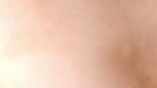 Almina_kat ziegt ihren Morgen Quickie
