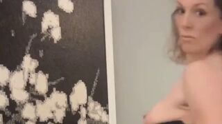 Caroline391 strippt gerne im heißen Business Outfit
