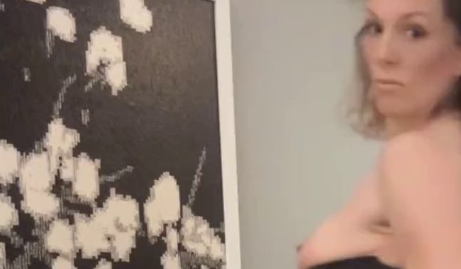 Caroline391 strippt gerne im heißen Business Outfit