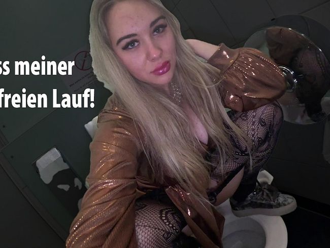 So geil hat Queen_Of_Bdsm_vipDom noch nie auf einer öffentlichen Toilette gepisst