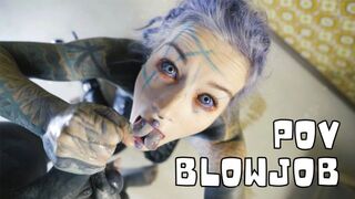 Anuskatzz: TATTOOED Pornostar in HIGH HEELS fingert ihren ANAL und gibt einen