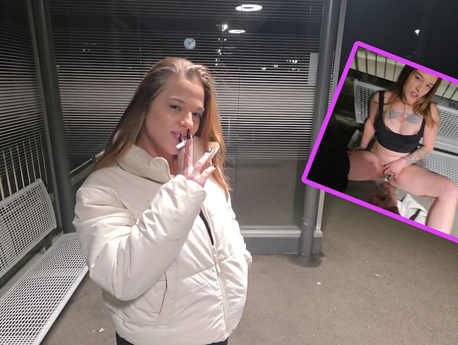 Luna_Lynn: Bin ich jetzt eine Dorf Fotze?? Fremden am Bahnhof verführt!