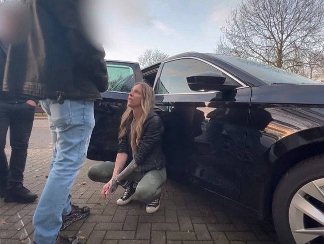 Mia_Engel_Official: RASTPLATZ - Autopanne eskaliert - Ich wollte Hilfe und bekam 2 Schwänze zum Blasen