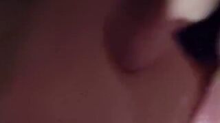 Kernoel Fut gibt nachts einen Blowjob im Wald