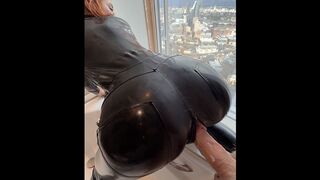 Dollydyson: Pisse und schaumiger creampie für gutes latex girl