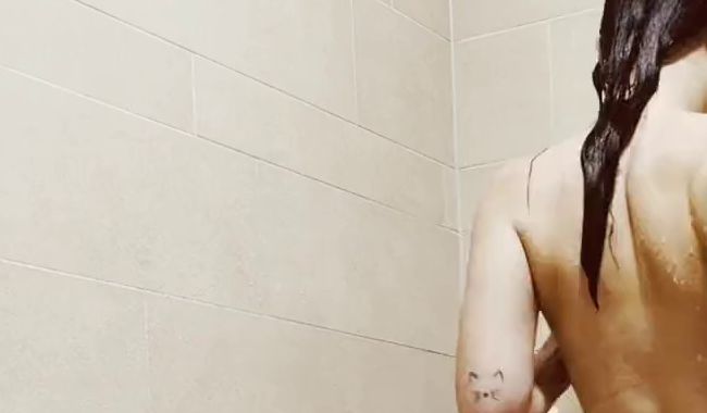Zuckerwuerstchen00: Dusche im Krankenhaus - Lust auf Sex unter der Dusche?