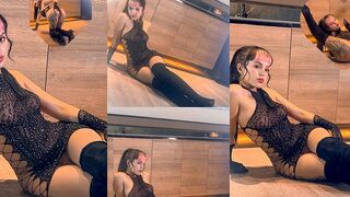 Ariana Rose verwöhnt sich selbst mit Anal Plug und mehr
