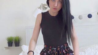 Teendreams - Süße 18-jährige Einsteigerin meistert ihr allererstes Casting