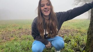 Luna_Lynn wagt sich ran - Ihr allererster öffentlicher Natursekt-Moment