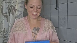 Anna Lustig - Adventstürchen 16: Userwunsch erfüllt! Maul auf, ich pisse direkt rein!