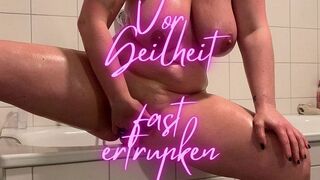Elisa92: Vor GEILHEIT fast ertrunken! Mega Orgasmus bis zum umkippen!