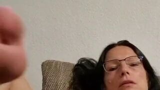 Creamybunny verwöhnt sich hingebungsvoll selbst