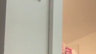 Caroline391 will zum wach werden erstmal squirten
