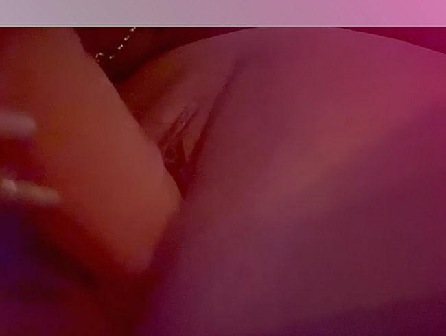 VersauteMuschi will einen heftigen Orgasmus erleben