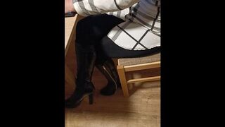 Prinzipessa93 lässt sich auf die Leggings wichsen