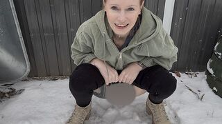 Emma_Wolf macht den Schnee gelb