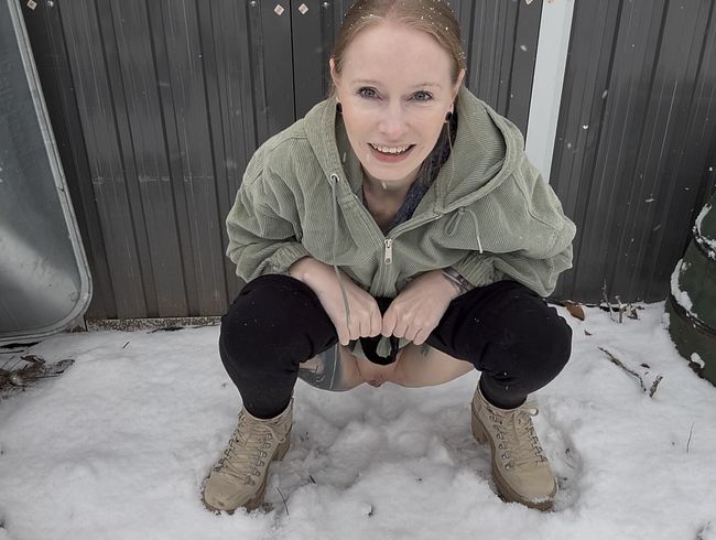 Emma_Wolf macht den Schnee gelb
