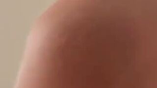 Blowjob von der Teeny Schlampe ArinaIvenski