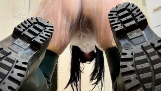 [Yellowdreamcap] Ich pisse meinen PVC Catsuit nass