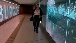 Einfach_Dani ist nachts auf dem Bahnhof geil