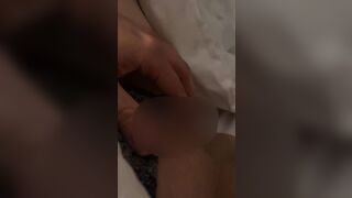 (Knusperkeks-2025) Feuchte gepiercte Muschi squirtet