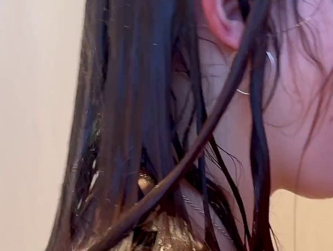Lucychen bläst gern harte Schwänze in der Dusche