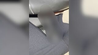 devot_leila masturbiert spontan im Auto