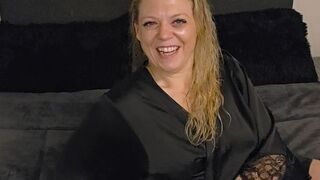Anna-Lustig testet ihren Doppeldildo aus