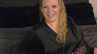 Anna-Lustig testet ihren Doppeldildo aus