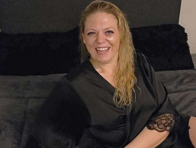 Anna-Lustig testet ihren Doppeldildo aus